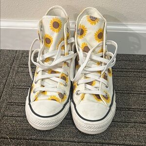Sunflowerwer converse sneakers women’s size 7 gently used